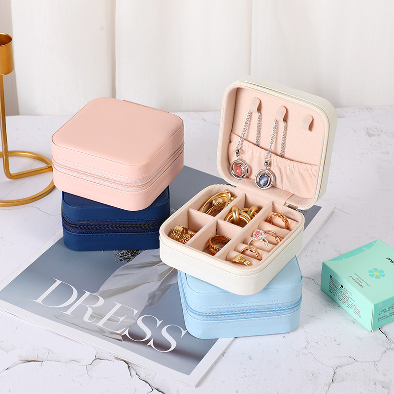Accessories Travel Jewelry Box - Портативная шкатулка для украшений из ПУ,